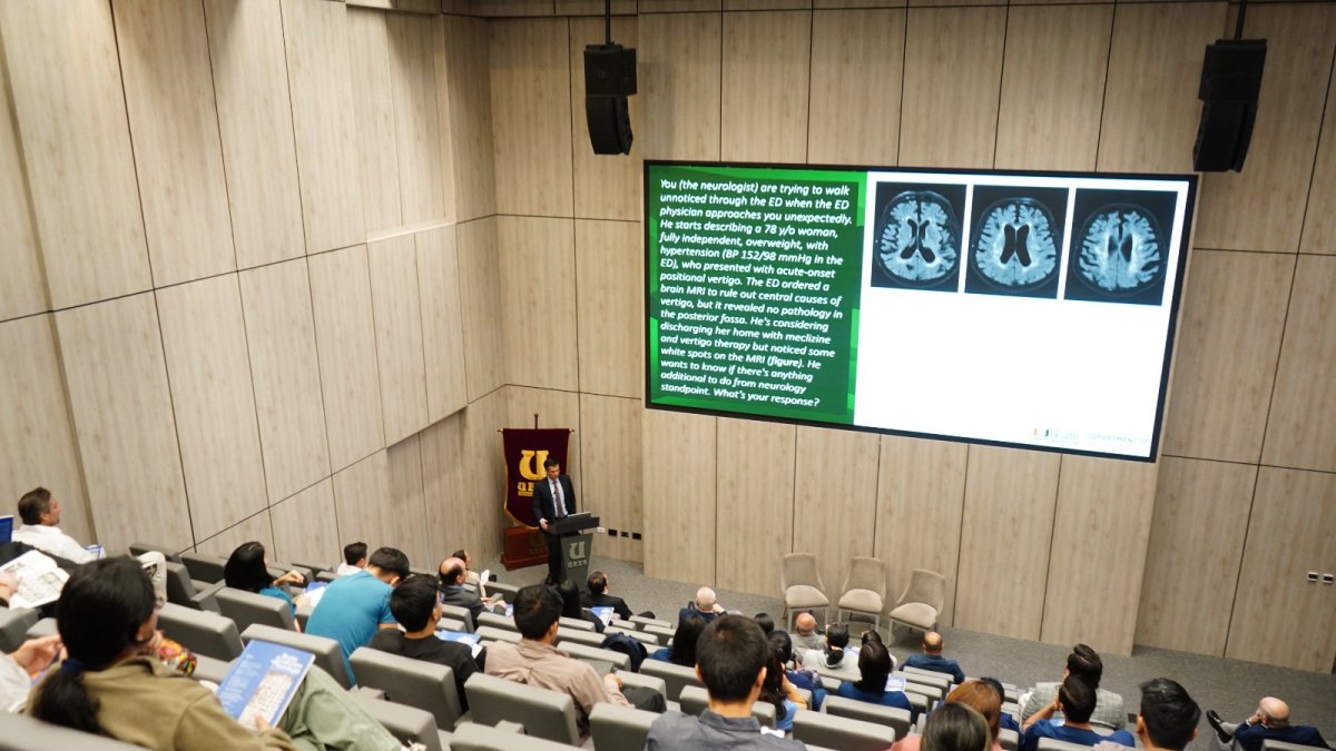 Asistencia. Estudiantes y médicos especialistas en enfermedades cerebro vasculares acudieron a la UEES.