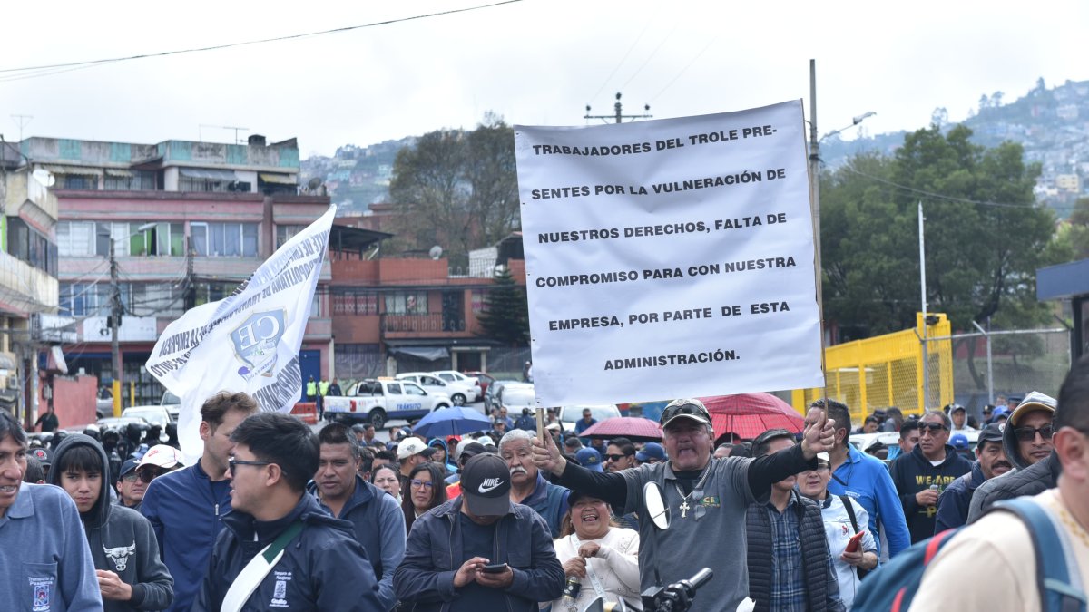 Los trabajadores de la Empresa de Pasajeros realizaron una protesta para exigir mejoras laborales