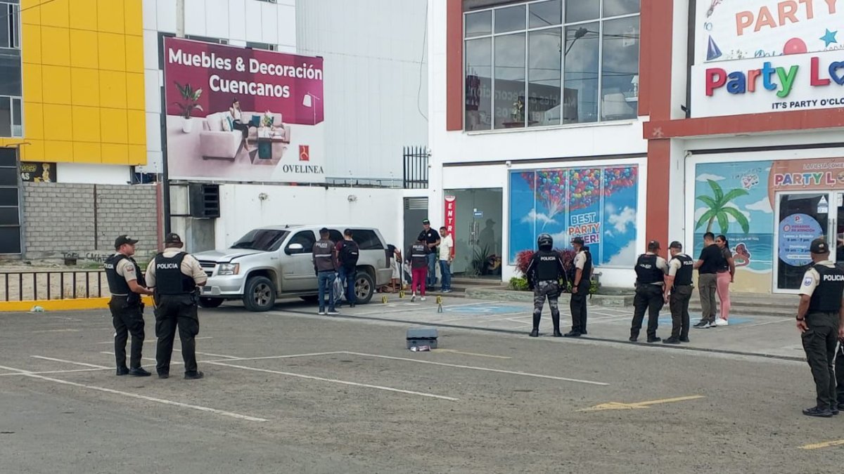 El incidente ocurrió fuera de un centro comercial