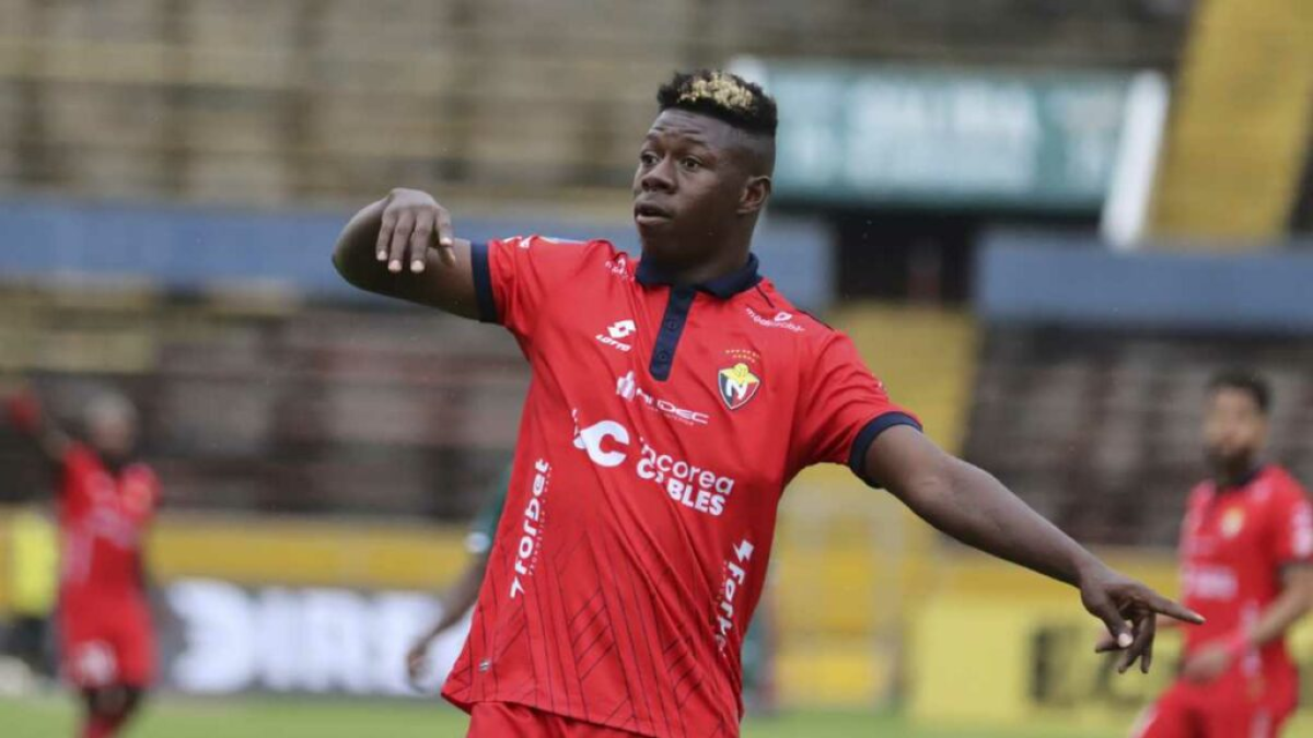 Alejandro Cabeza jugó en el Nacional luego de pasar por 9 de Octubre en la Serie B