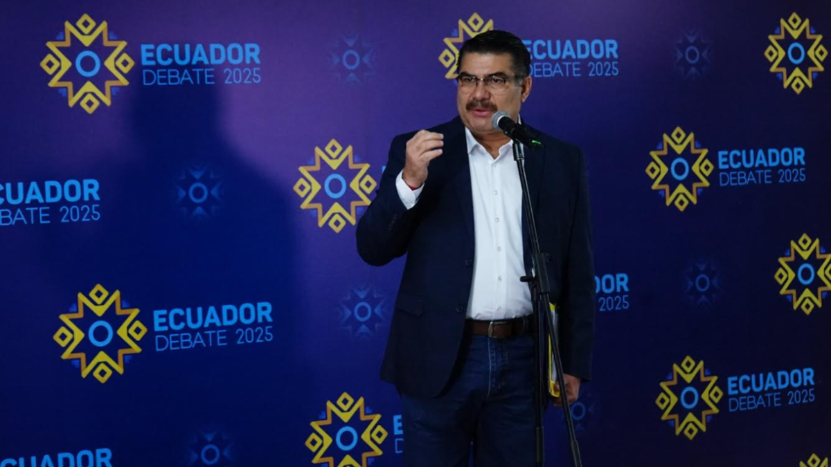 Jorge Escala es profesor, pidió cuatro meses de licencia, sin remuneración, para participar en las elecciones.