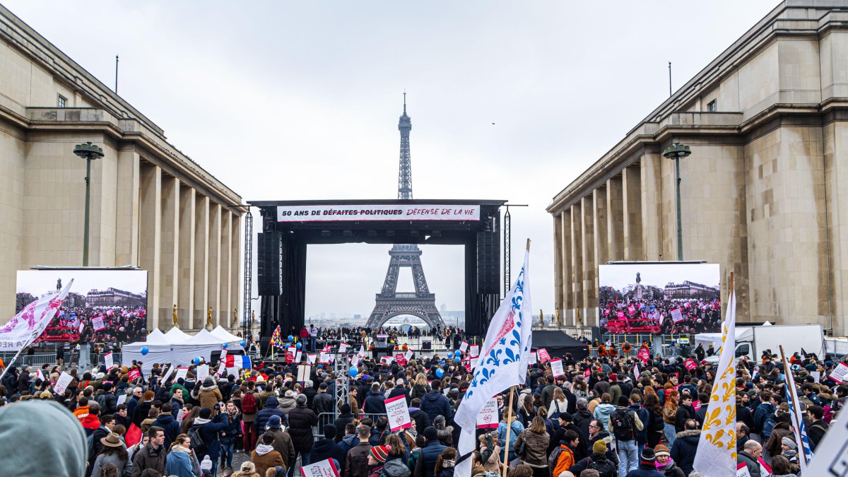 Multitudinaria convocatoria en París