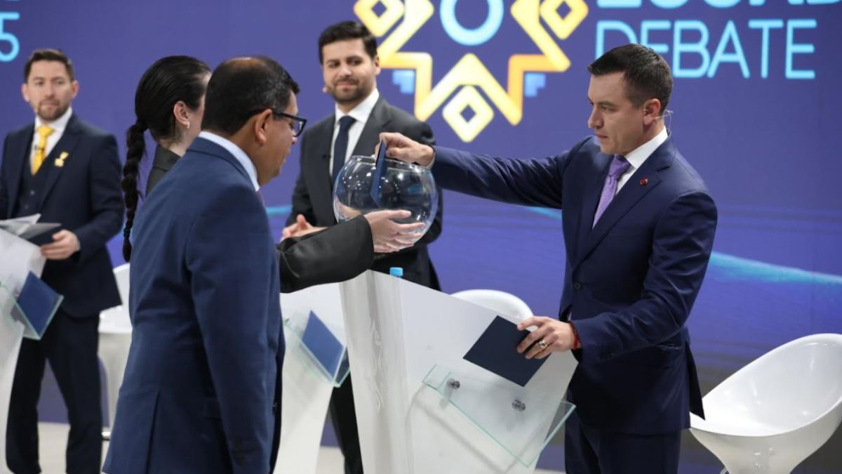 Daniel Noboa integró el primer grupo del debate presidencial.
