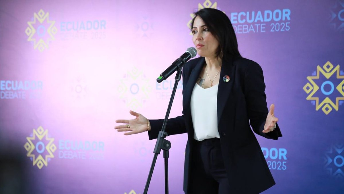 La candidata del correísmo, Luisa González, fue sorteada en el segundo grupo del debate obligatorio de primera vuelta de las elecciones de 2025.