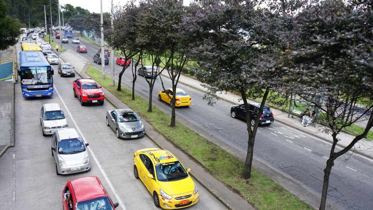 El dispositivo emplea tecnología de ondas de radio para identificar vehículos de forma rápida y a distancia.