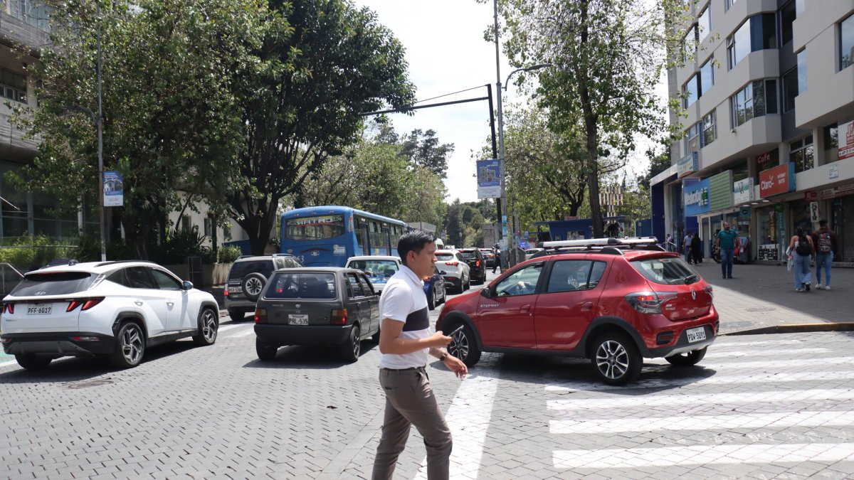 El Pico y Placa busca reducir la congestión vial en la capital.