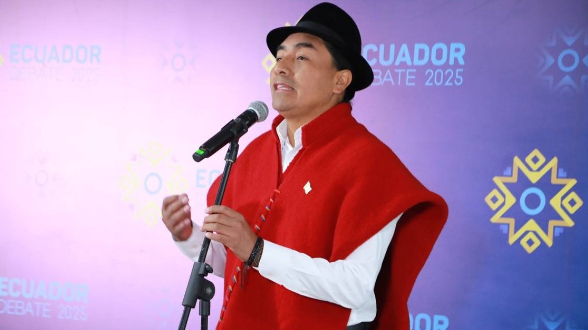 Leonidas Iza le reclamó a Diana Atamaint por no controlar que Daniel Noboa pida licencia para realizar campaña electoral.