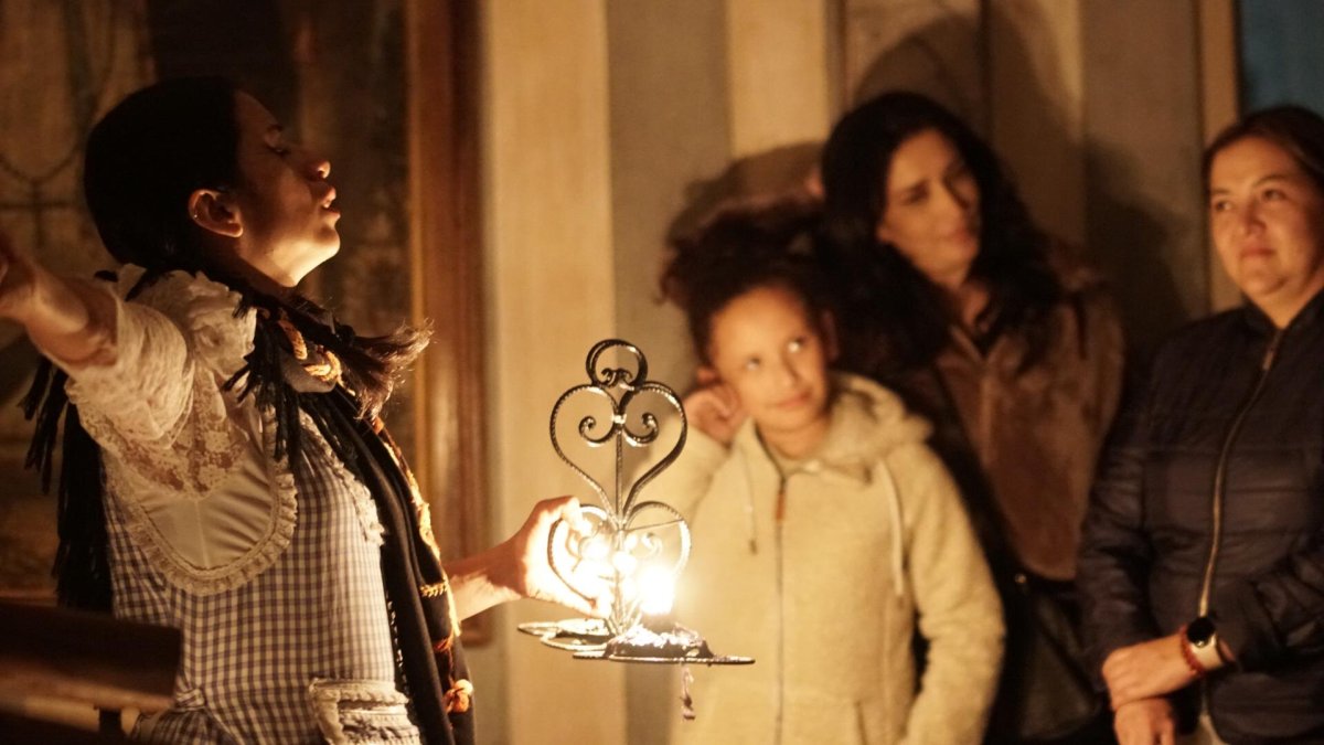 En el museo de Las Conceptas se revive la memoria histórica de personajes de antaño en recorridos nocturnos.