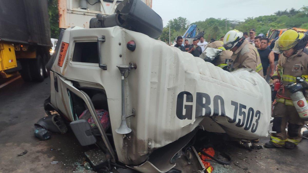 El accidente registrado involucró a dos vehículos pesados. Testigos hablan de un tercer vehículo liviano como causante del siniestro, pero la CTE aún no lo confirma, investiga el caso.