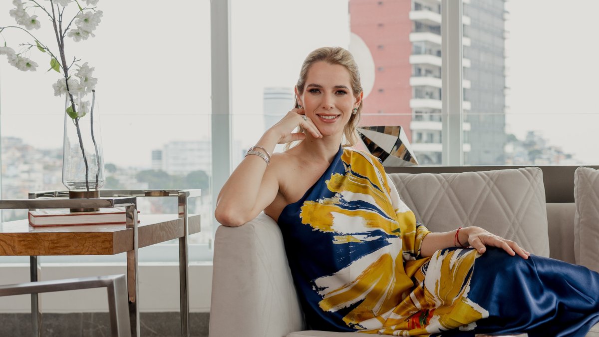 Si tú también te mueres por saber cuanto cuesta y donde conseguir la bolsita de de la primera dama ecuatoriana. Esta es la información que necesitas