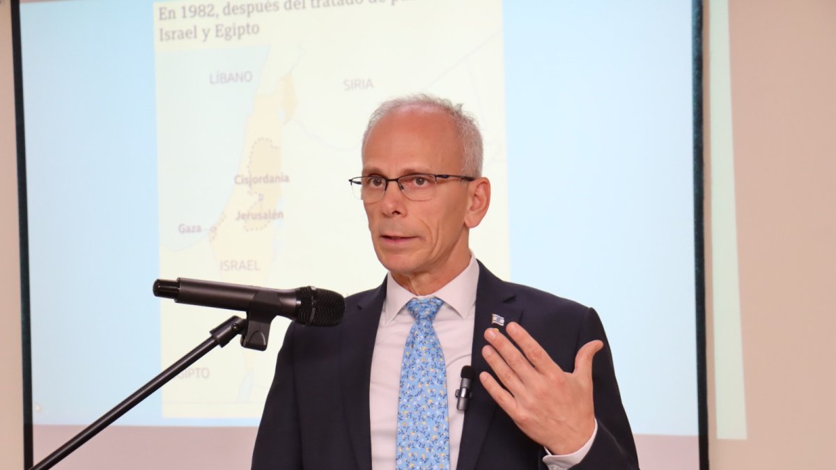 El embajador israelí en Ecuador, Tzach Sarid, explicó las condiciones de liberación de rehenes y la situación actual con Hamás