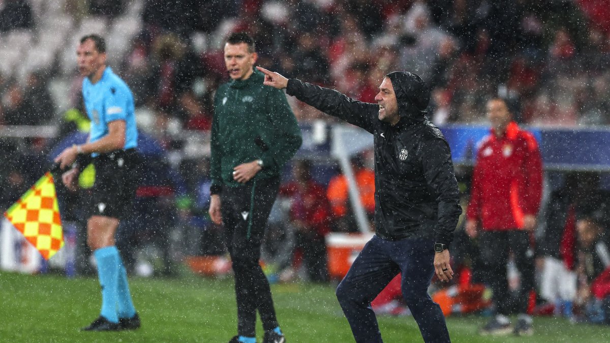 Hansi Flick, entrenador del FC Barcelona, ​​durante su partido contra el Benfica celebrado el 21 de enero de 2025.