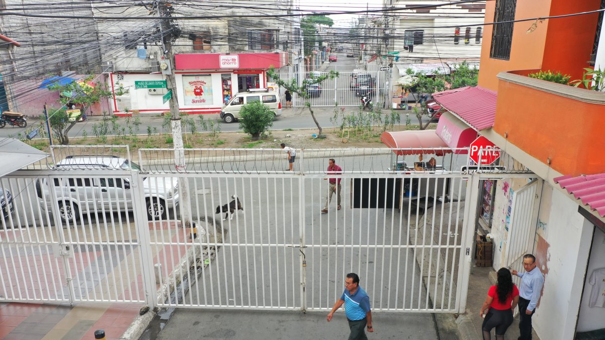 Diferentes barrios de Guayaquil se han organizado para instalar estos elementos.