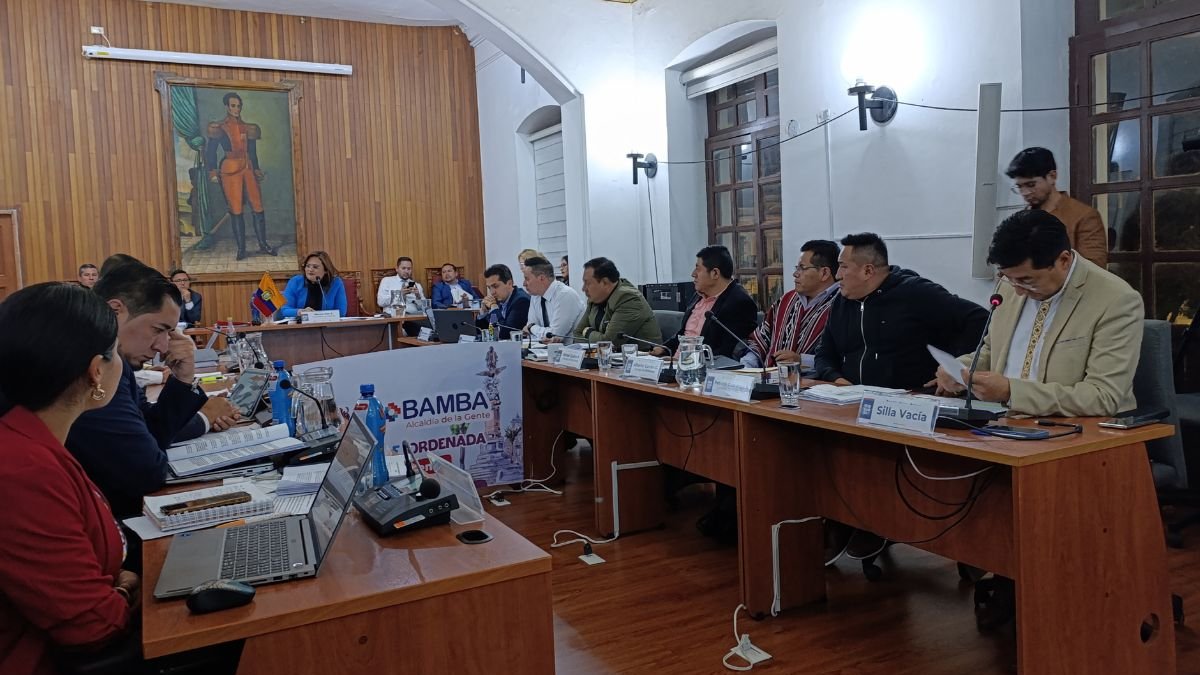 Concejo Cantonal de Riobamba decidió remover al alcalde John Vinueza el domingo 19 de enero.