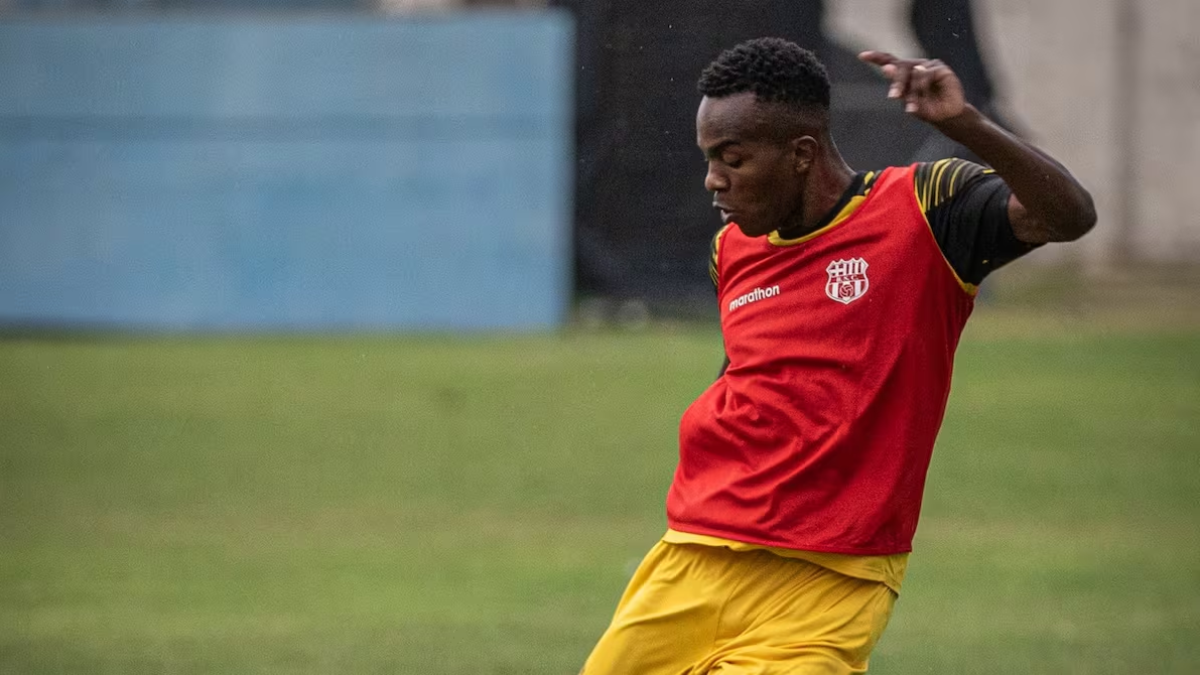 Jhonny Quiñonez se sumó a la pretemporada de Barcelona en Manta