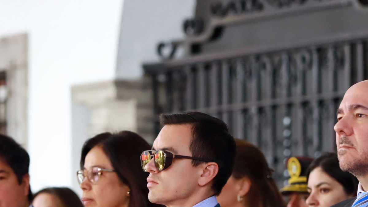 Daniel Noboa ratificó a Cynthia Gellibert (i) como vicepresidenta de Ecuador.