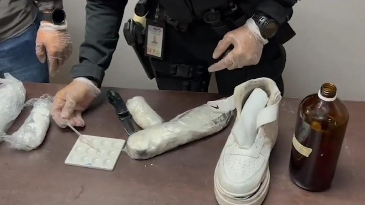 Un extranjero fue capturado en el aeropuerto Mariscal Sucre por intentar llevar droga camuflada en sus zapatos