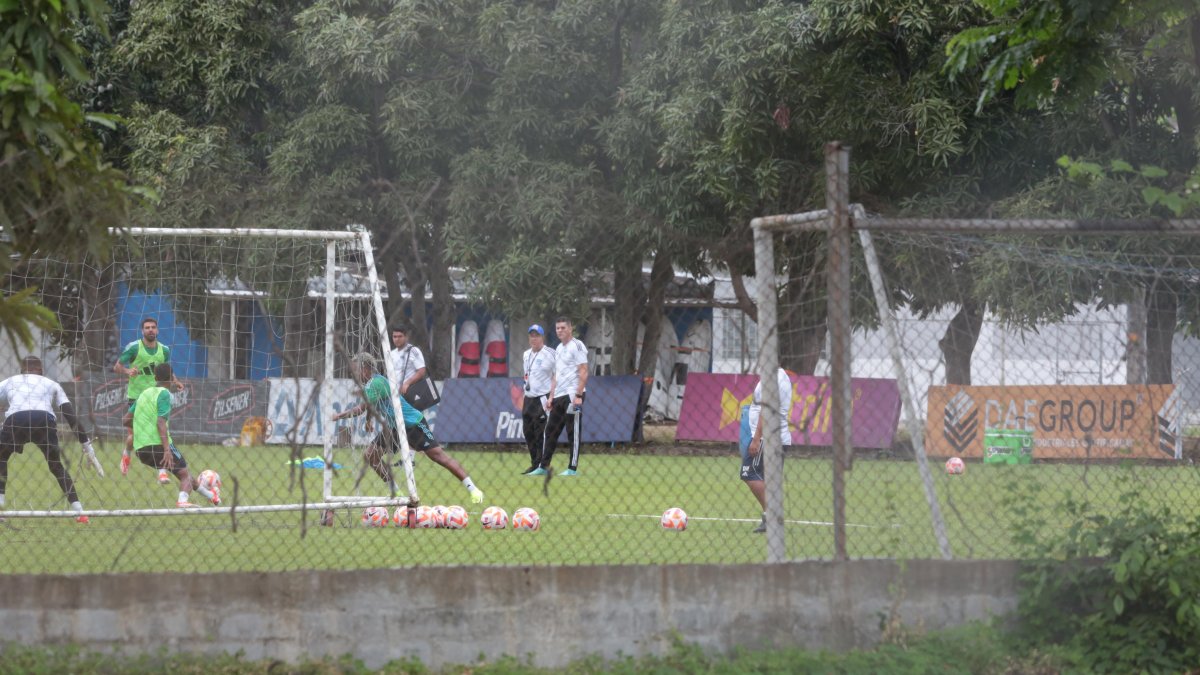 Jorge Célico en su primer entrenamiento como DT de Emelec.