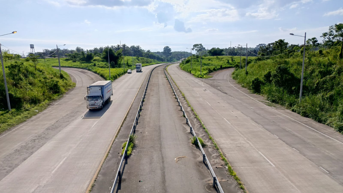 Las juntas en los puentes se han convertido en un peligro para los conductores.