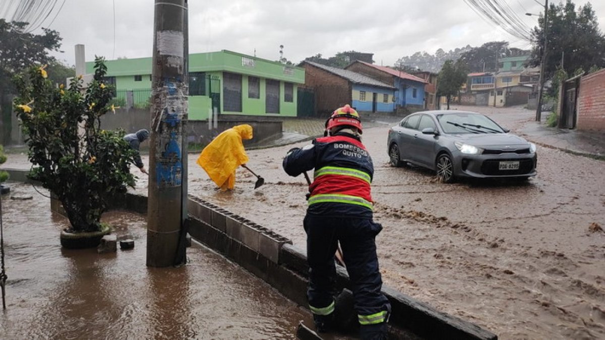 Por las lluvias que se registraron la tarde de ayer, Bomberos de Quito atendió siete emergencias en el valle de Los Chillos