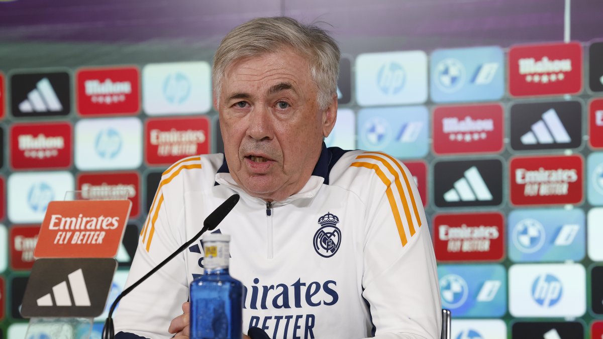 El entrenador del Real Madrid, Carlo Ancelotti, durante la rueda de prensa posterior al entrenamiento realizado el viernes 24 de enero en la Ciudad Deportiva de Valdebebas.