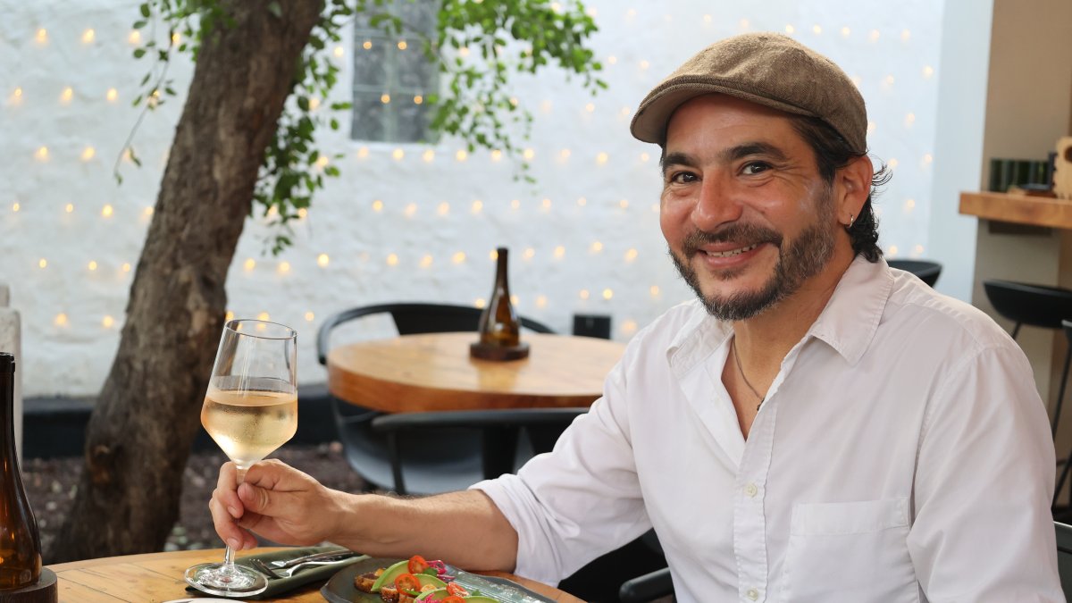 Andrés Arrata en su restaurante Ayora