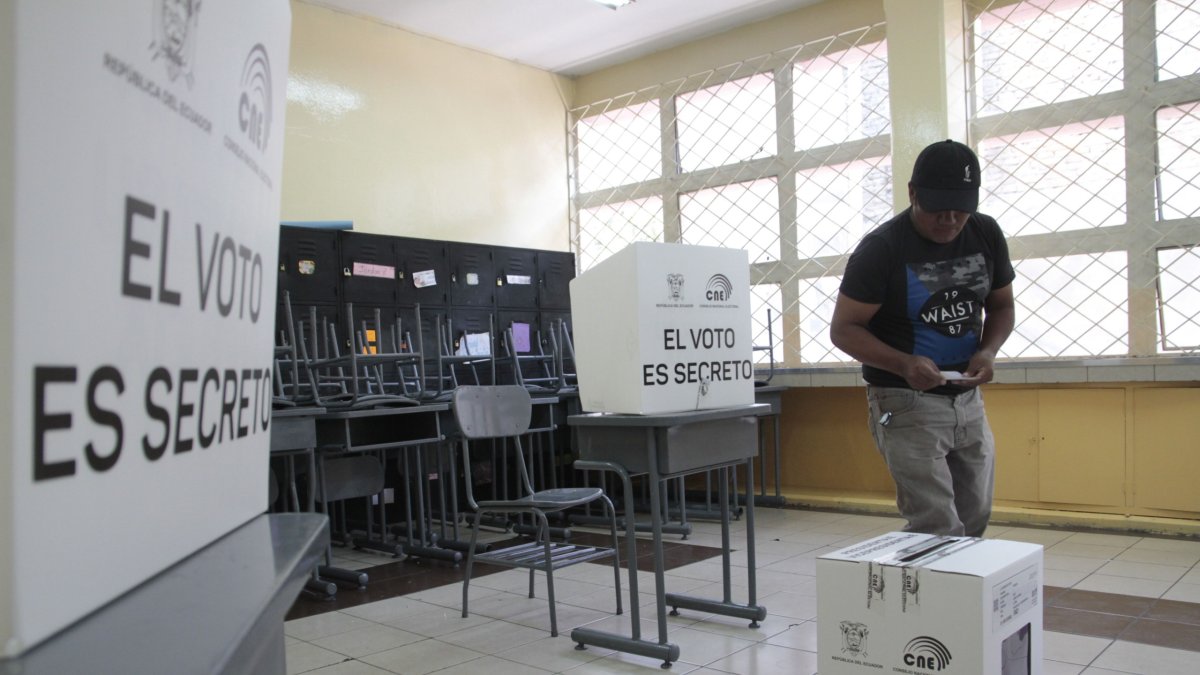 El domingo 9 de febrero, 13'736.315 electores escogerán 151 asambleístas y al binomio presidencial.