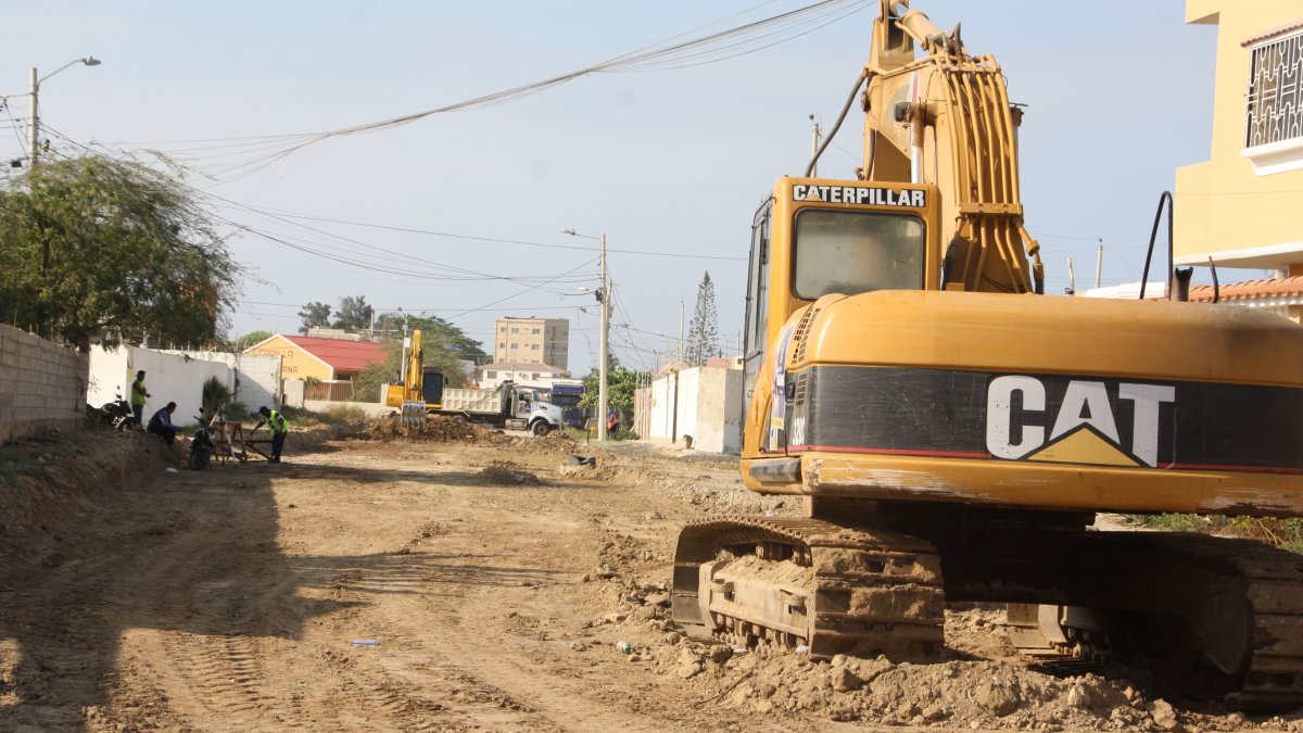 Labores. El lunes pasado iniciaron e incluyen el arreglo de vías, la conexión de estas y la construcción de aceras