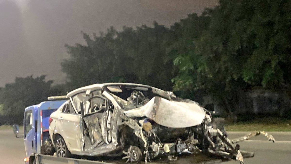 Así quedó uno de los carros tras el accidente registrado la madrugada de este 25 de enero en La Puntilla, Samborondón.