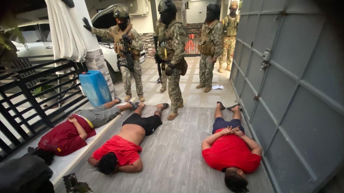 Según FF.AA., Carlos Julio Demera es el segundo cabecilla de Los Lobos. Su abogado, en cambio, alega que es comerciante.