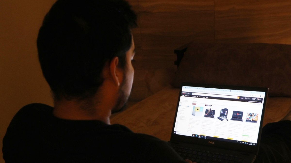 La IA está ayudando a los emprendimientos a ofrecer sus productos las 24 horas al día.