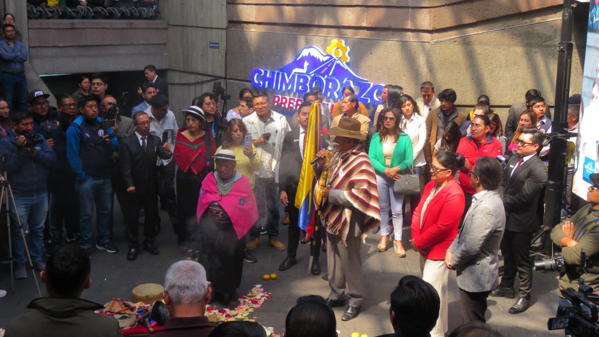 Organización. El prefecto de Chimborazo presentó a los principales personajes del Pawkar Raymi.