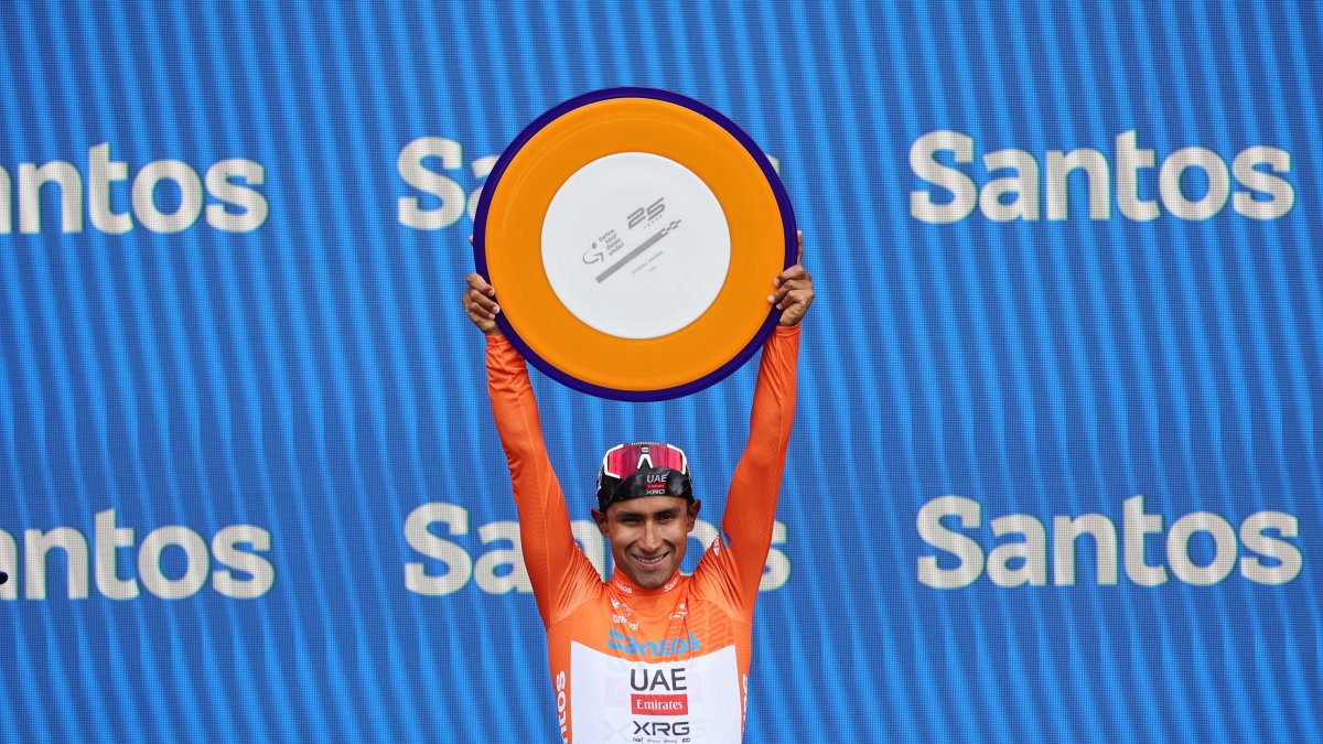 Jhonatan Narváez y su festejo tras coronarse campeón del Santos Tour Down Under.
