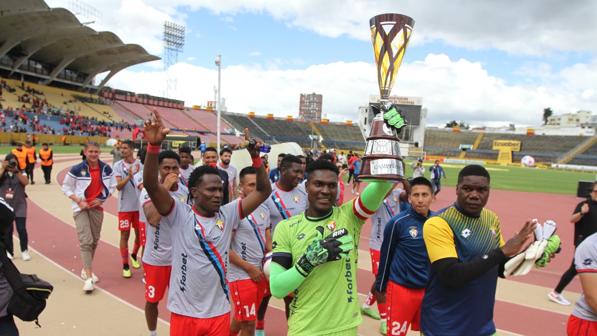 Los puros criollos se quedaron con el título al derrotar 1-0 a un combativo Vinotinto.
