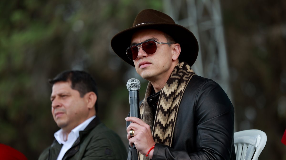 Actividad: El presidente Daniel Noboa ha tomado nueve días para participar en actos de campaña electoral y ha encargado la presidencia.