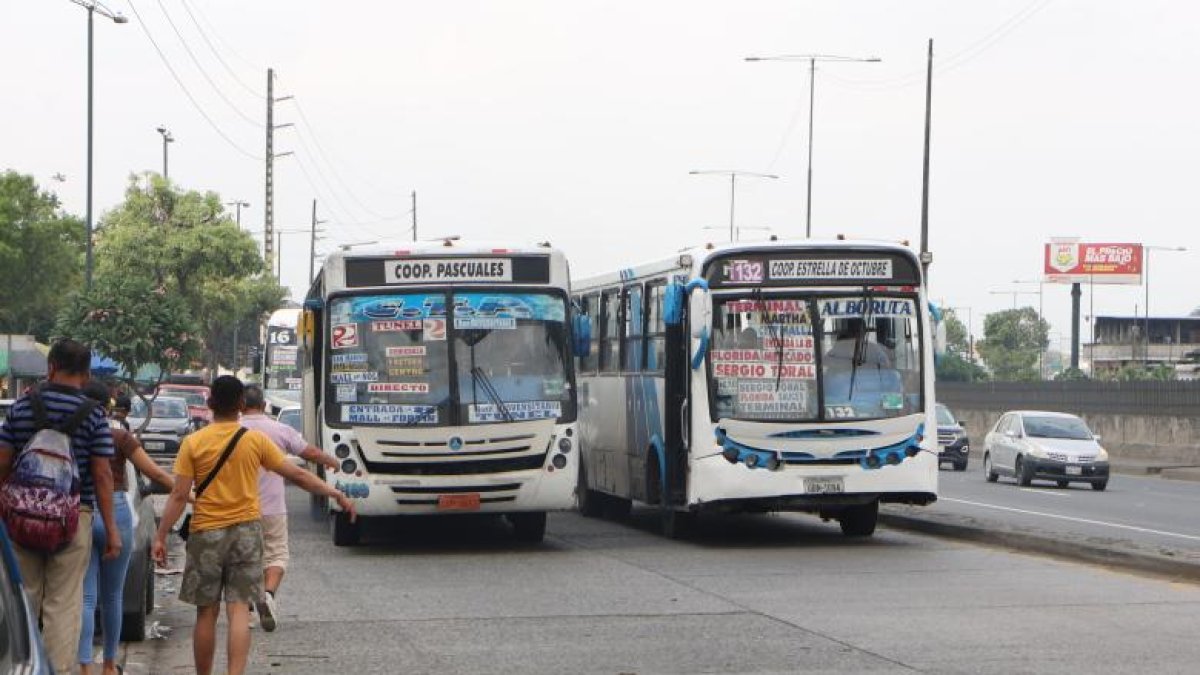 La transportación pública de Guayaquil es ineficientes, según los usuarios.