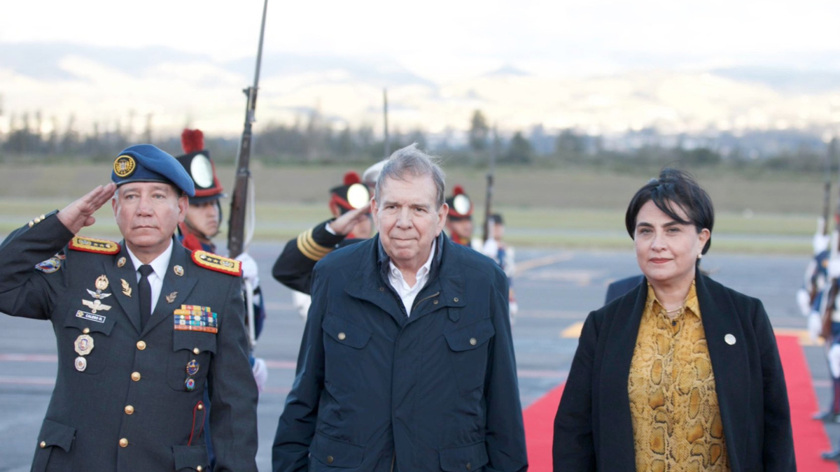 Edmundo González Urrutia, autoproclamado 'presidente legítimo' de Venezuela, llega a Ecuador para reunirse con Daniel Noboa.