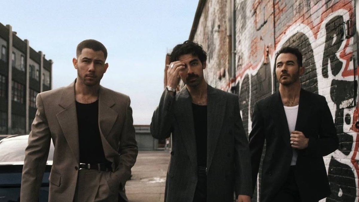 La agrupación realizará una película con Disney