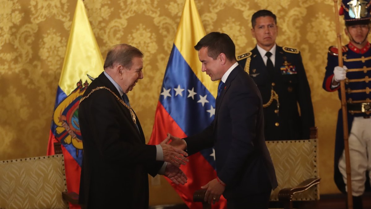 Daniel Noboa y Edmundo González en Carondelet.