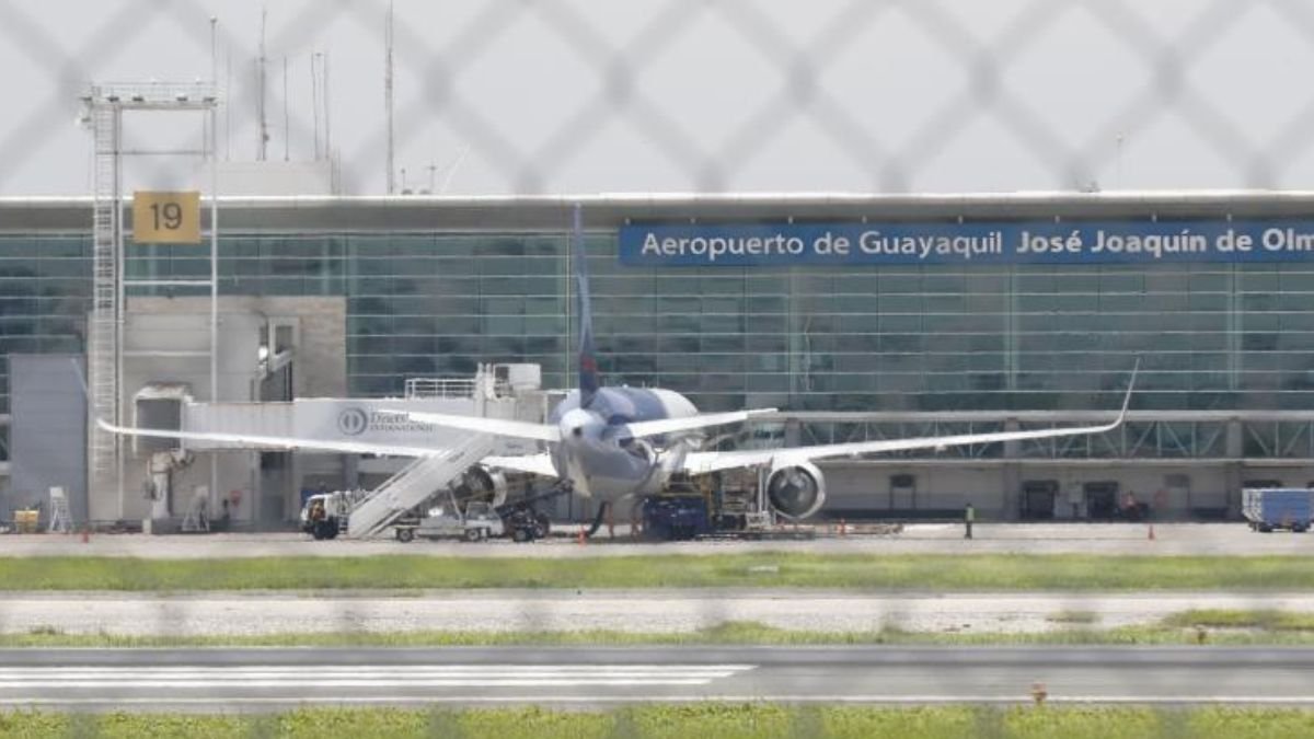 Al aeropuerto de Guayaquil llegaron ecuatorianos deportados por Estados Unidos.
