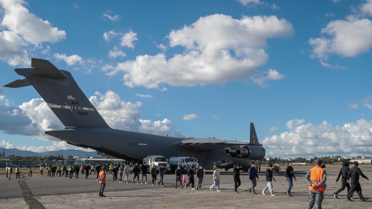 Proceso. Los vuelos de migrantes deportados se han dado desde hace varios años, pero desde que asumió Trump tienen drásticas medidas.
