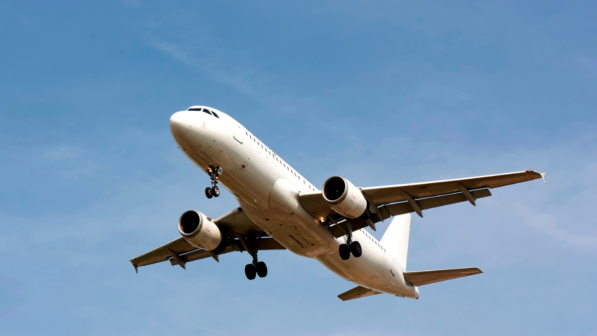 REFERENCIAL. Migrantes ecuatorianos llegan a Guayaquil en vuelos de deportación provenientes de Estados Unidos.