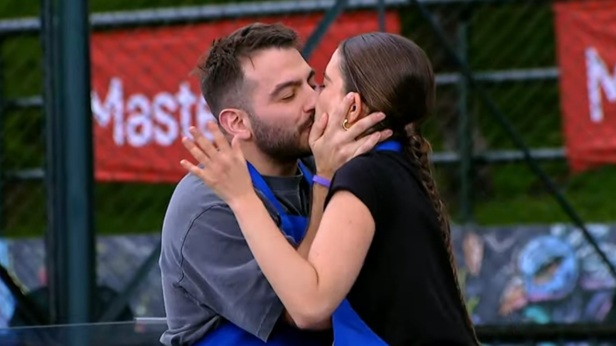 Shany y Johnta sellan su victoria con el beso más esperado de la temporada 2 de MasterChef Celebrity Ecuador, sorprendiendo a sus compañeros y a la audiencia.