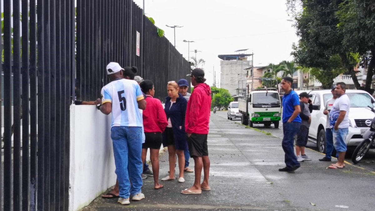Muertes. A la morgue acudieron allegados de ciudadanos asesinado en Quevedo.