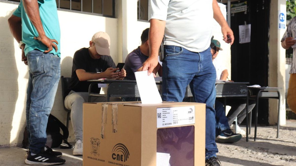 La primera vuelta de las presidenciales son el 9 de febrero de 2025.