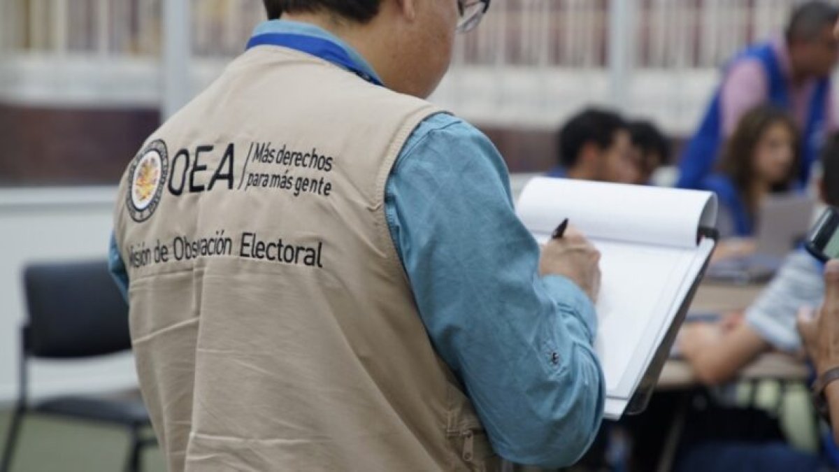 Miembros de la misión de observadores de la OEA en Ecuador.