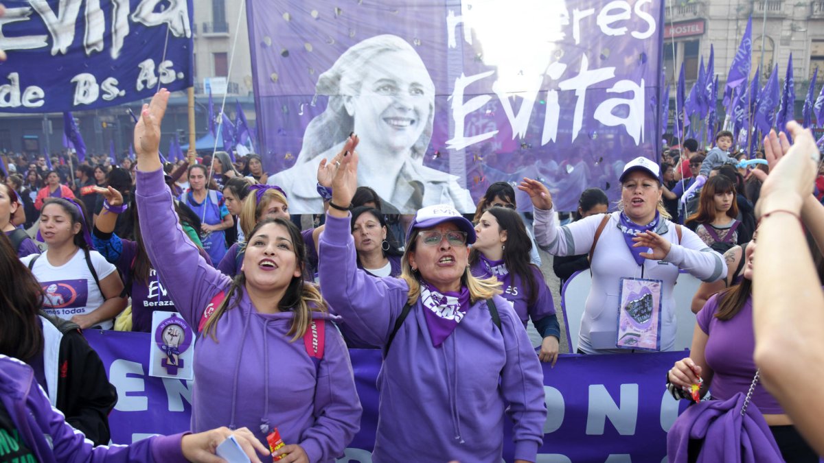 Mujeres participando en una movilización contra la violencia machista, en Buenos Aires (Argentina).