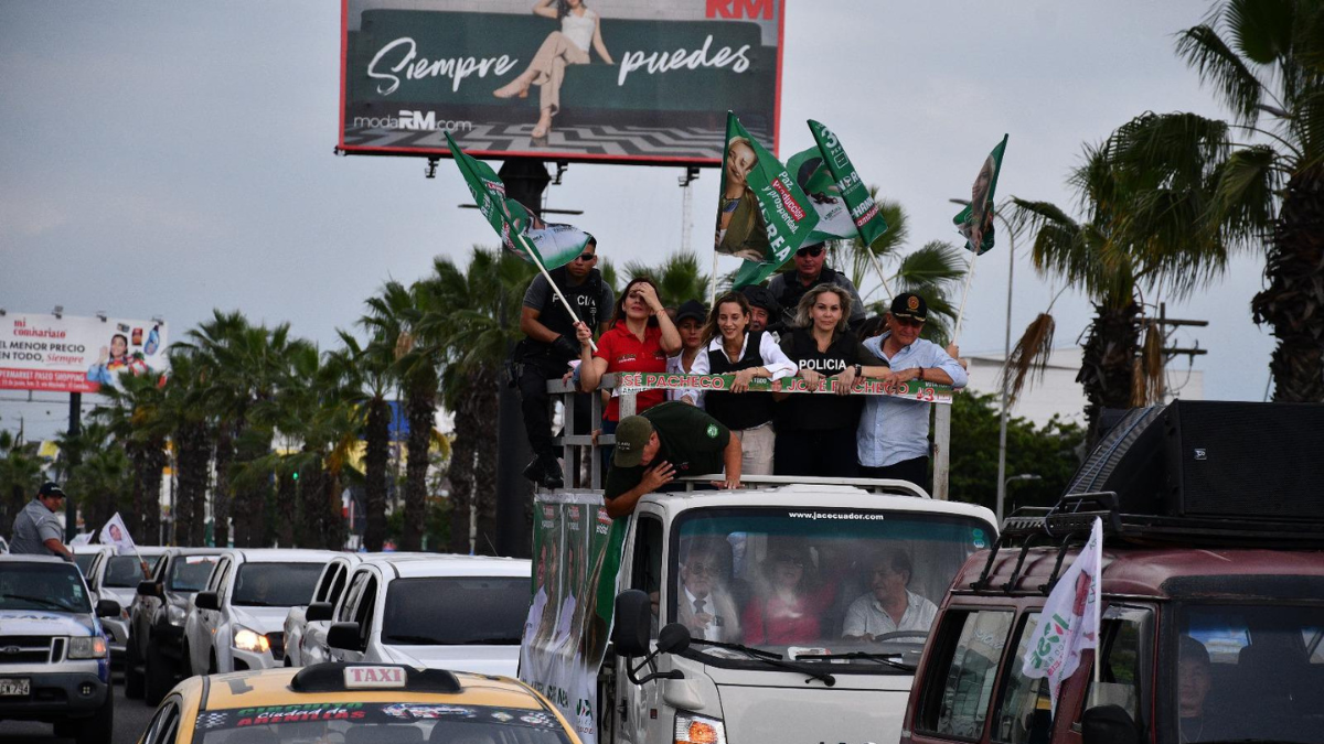 Andrea González iniciaba su recorrido en Machala cuando se vio obligada a bajarse del camión tras recibir la llamada telefónica.