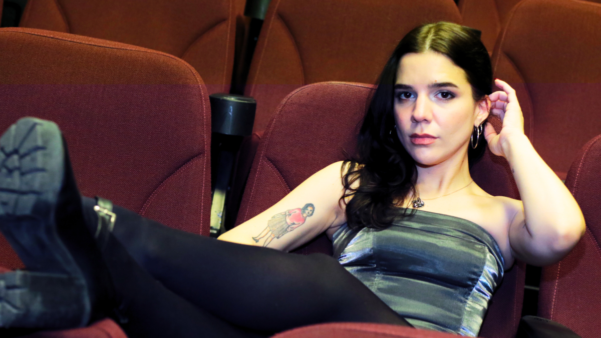 Chloé Silva en la presentación de su videoclip Fantasmas en mi cama.