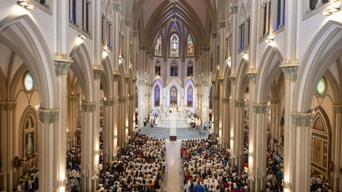 Misa. En las próximas horas, la Arquidiócesis de Guayaquil emitirá la fecha y la hora en que en la Catedral de Guayaquil se celebrará una eucaristía en conmemoración del papa Francisco.